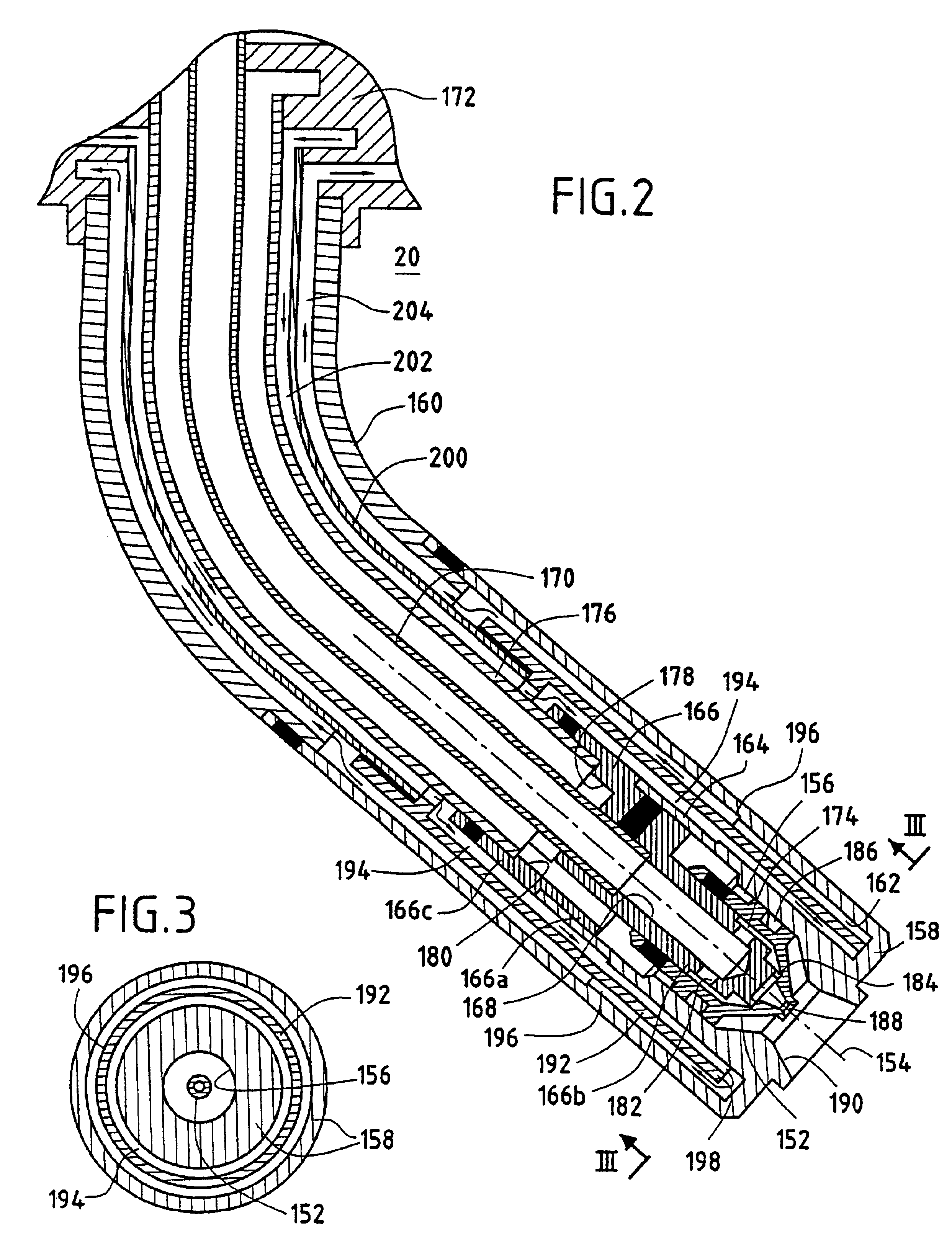 Full cooling of main injectors in a two-headed combustion chamber