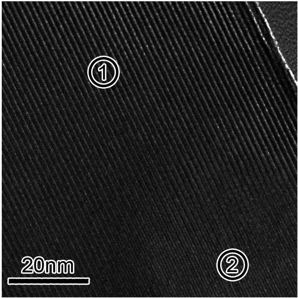 Through mesoporous ZSM-5 molecular sieve and preparation method thereof