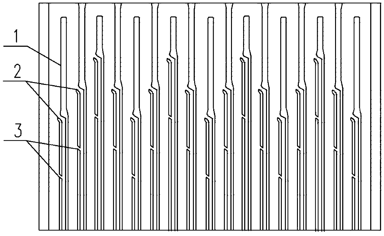 Distribution structure of heating gas outlets in vertical flame path partition walls