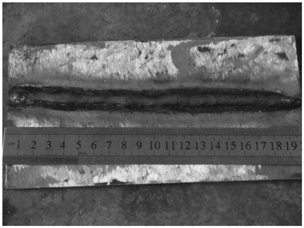 Environment-friendly easy slag detaching welding electrode and producing method thereof