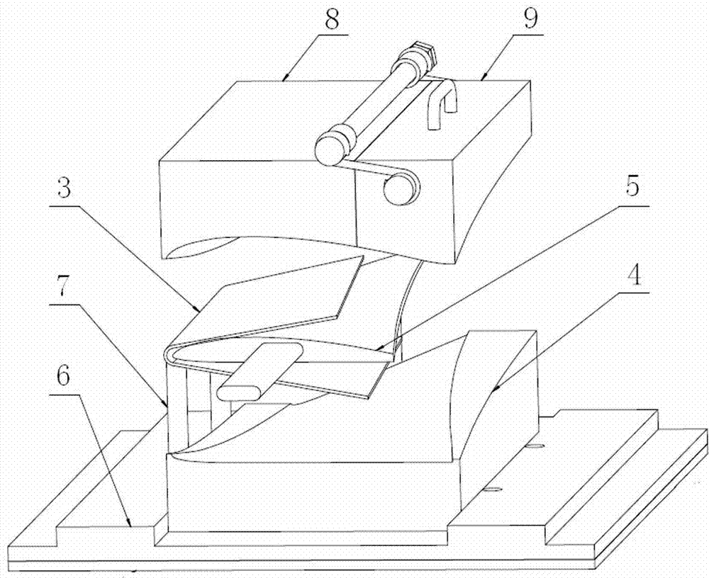 Method for forming steel blade in one-time pressing mode