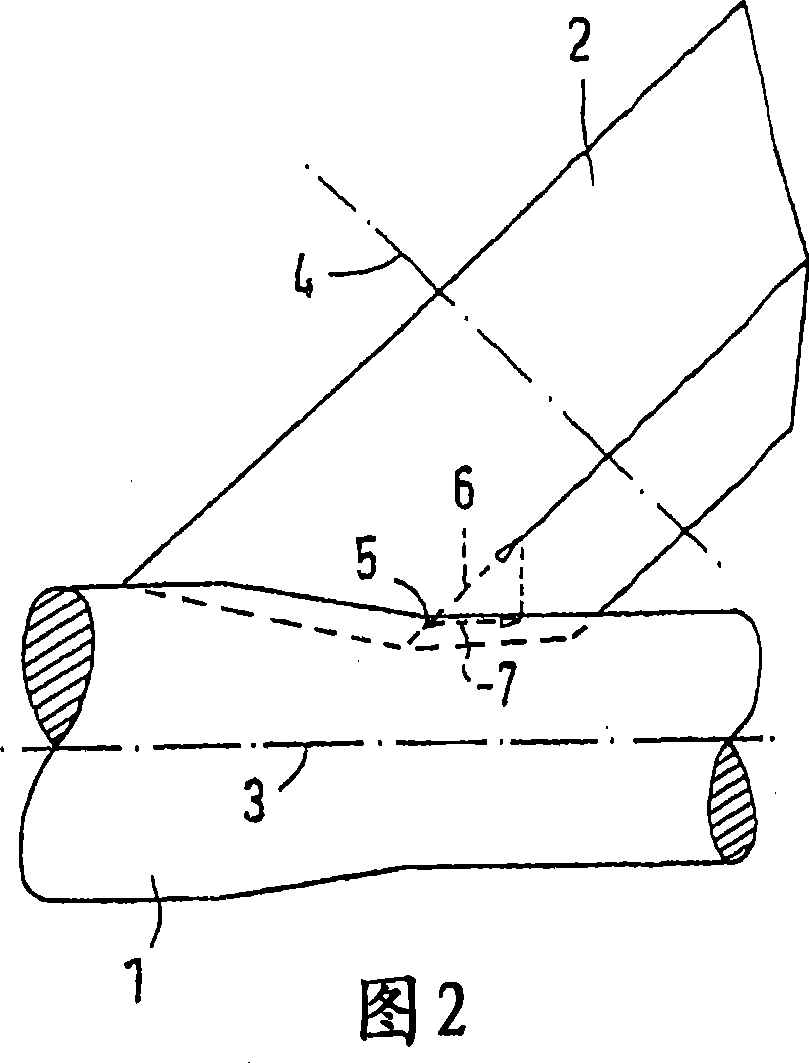 Device for skew rolling the tubular or rod shaped rolling piece