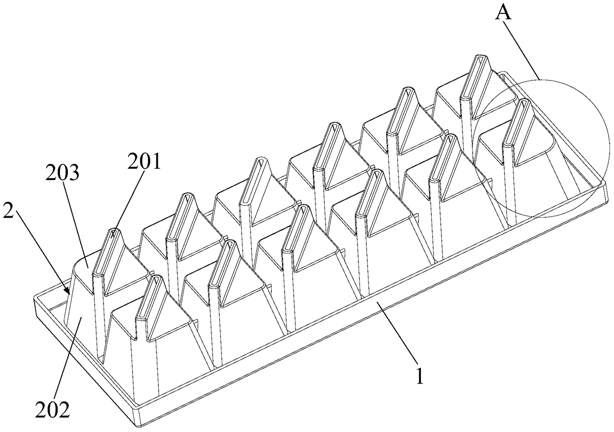 Ice tray and its refrigerator