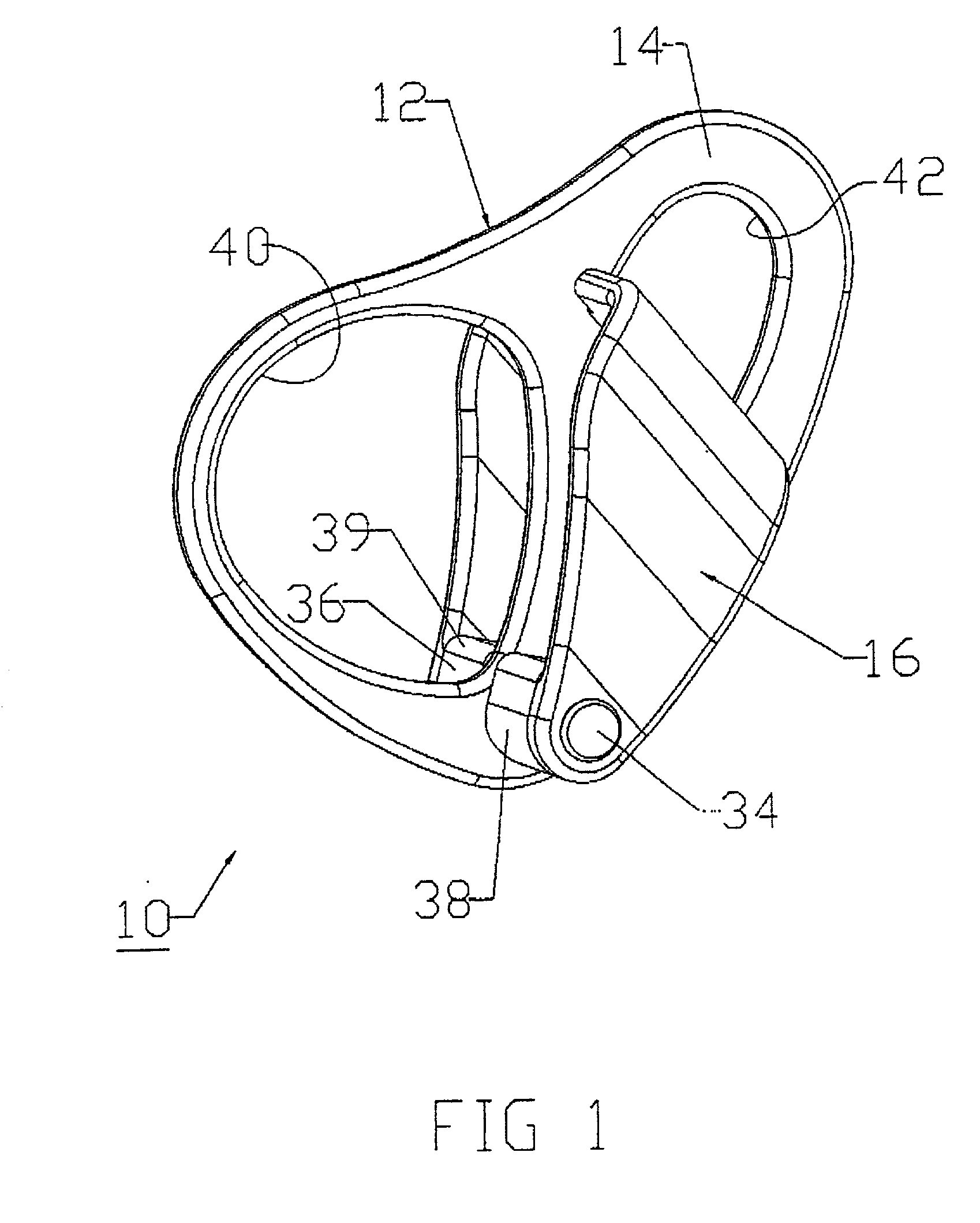 Belaying descending device for climbing or mountaineering