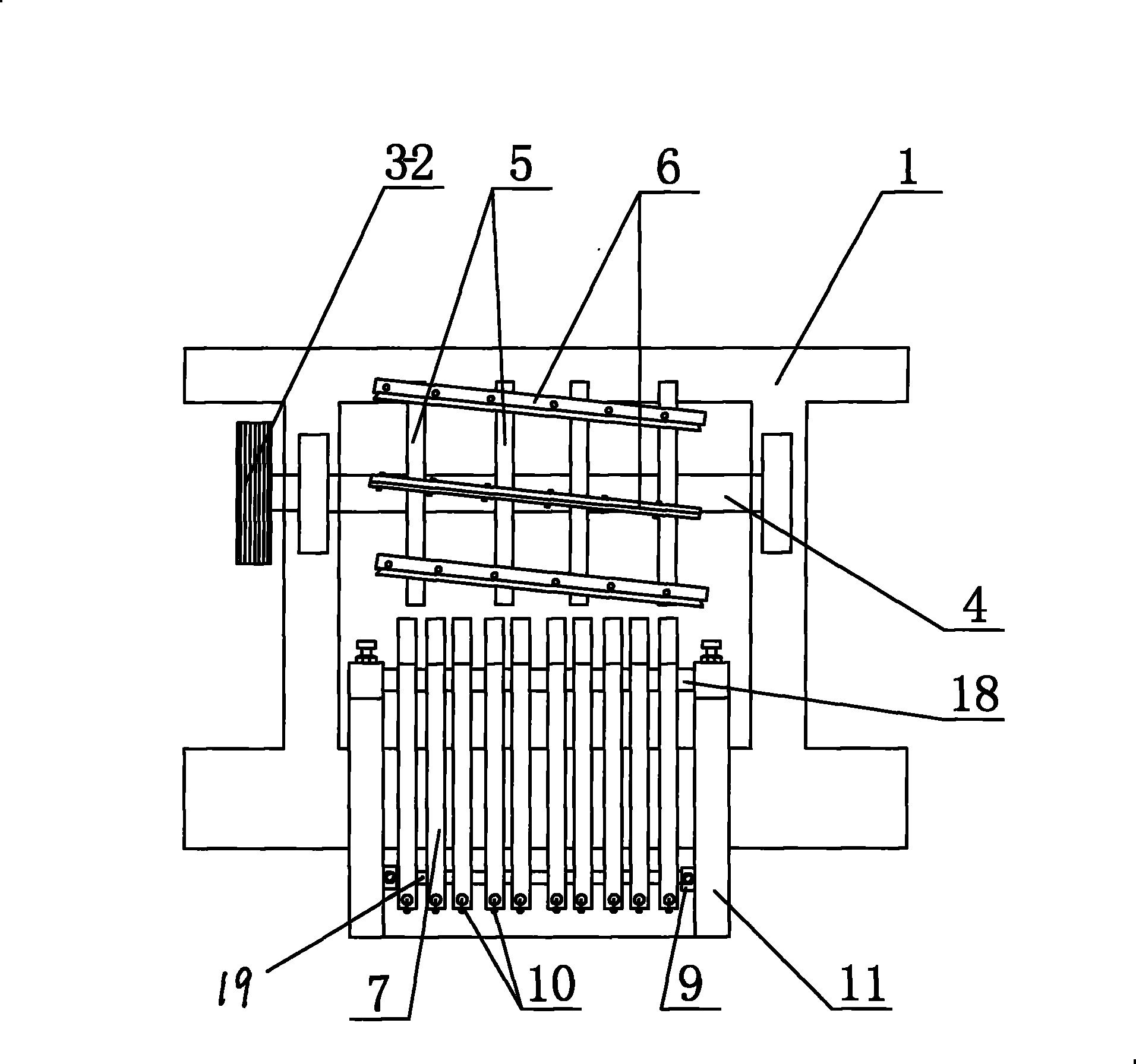 Roller screen type stone extractor for separating soil and stone