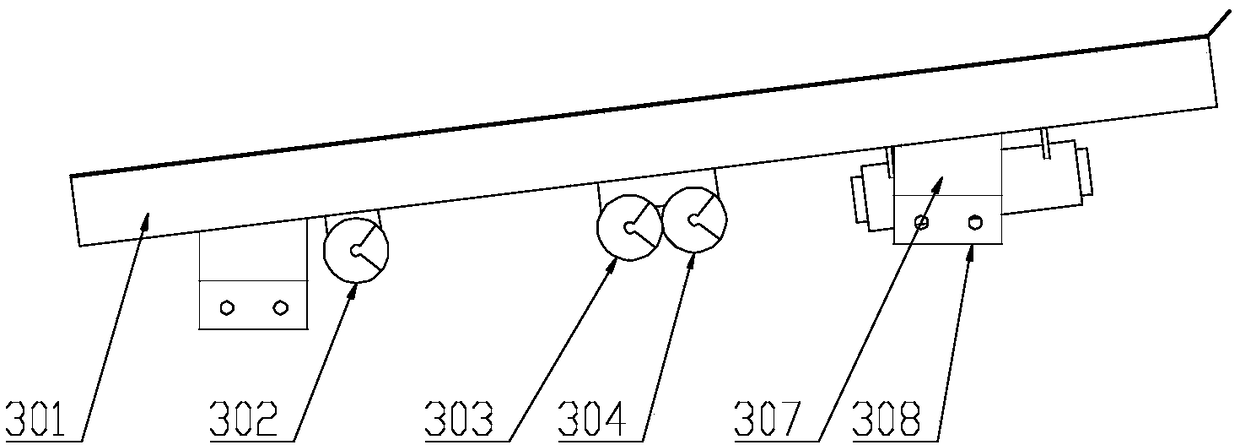 Material conveying apparatus with functions of uniformly distributing material and performing self-excitation vibration