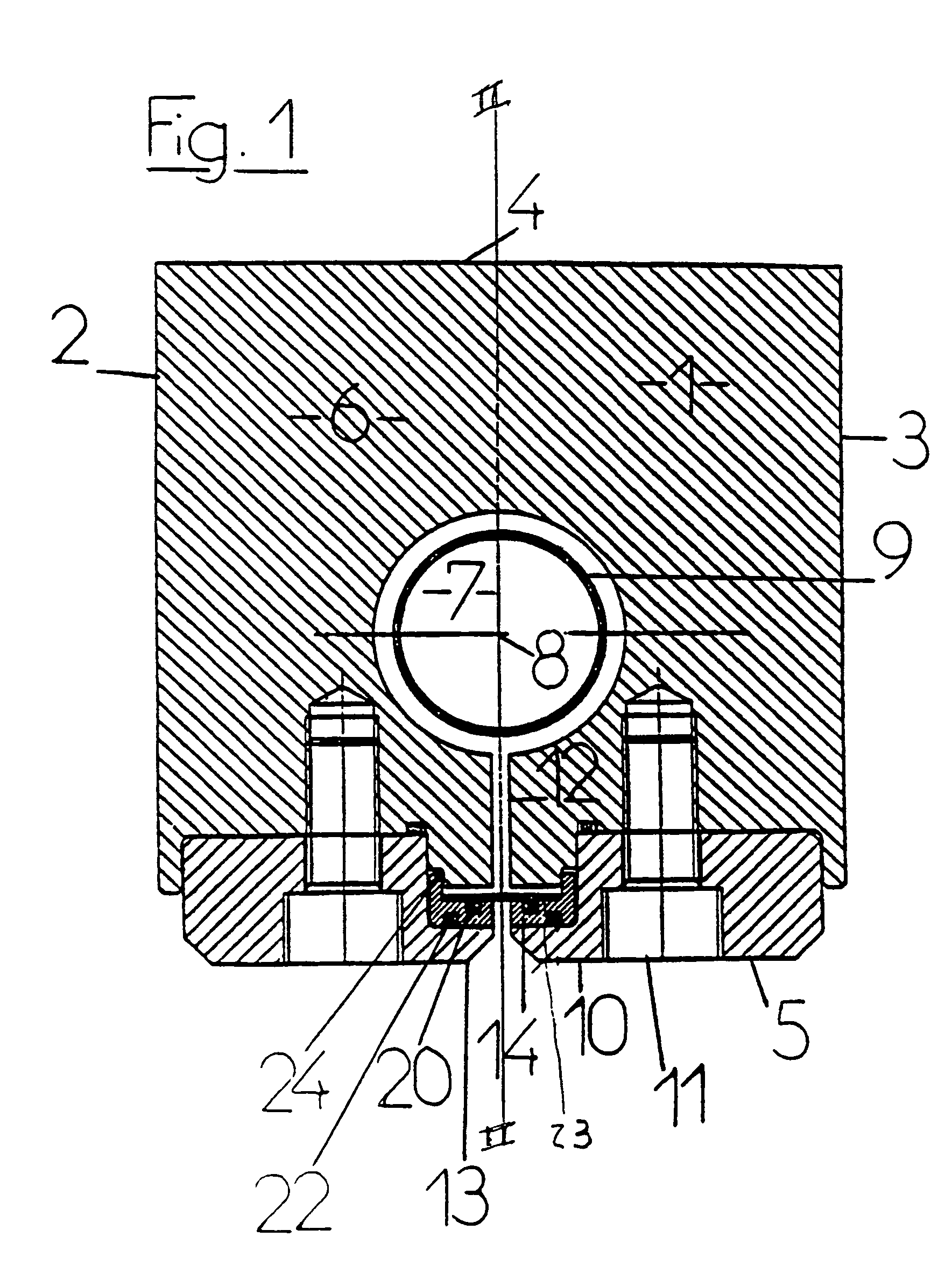 Device for spraying water jets with removable seal support