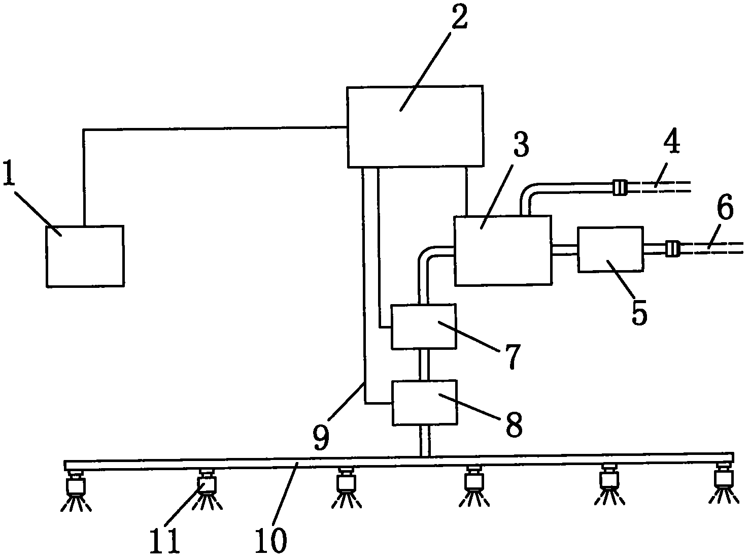 Spraying device capable of automatically adjusting yield