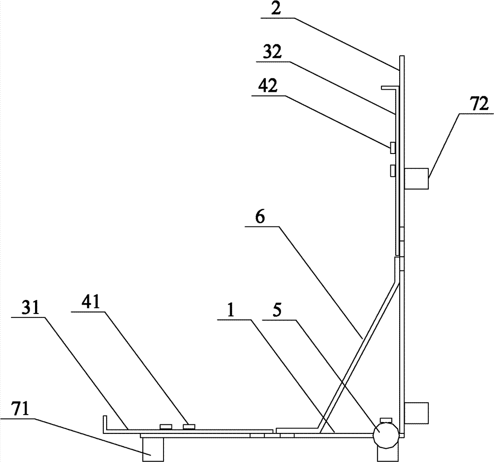 Insulated right-angled baffle plate with holes on both left and right