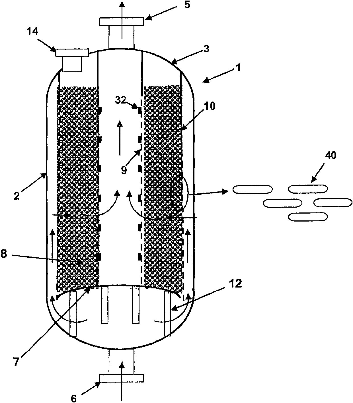 Radial flow reactor with movable supports