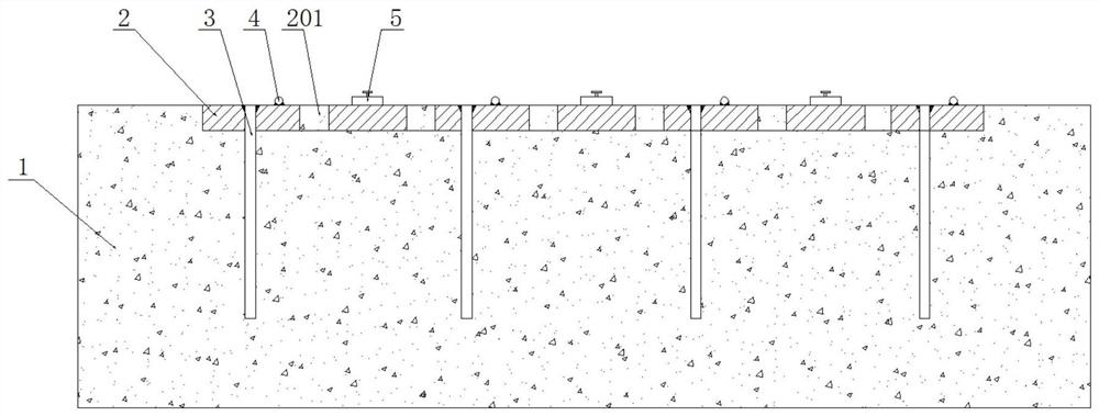 A long pre-embedded component with controllable flatness and method