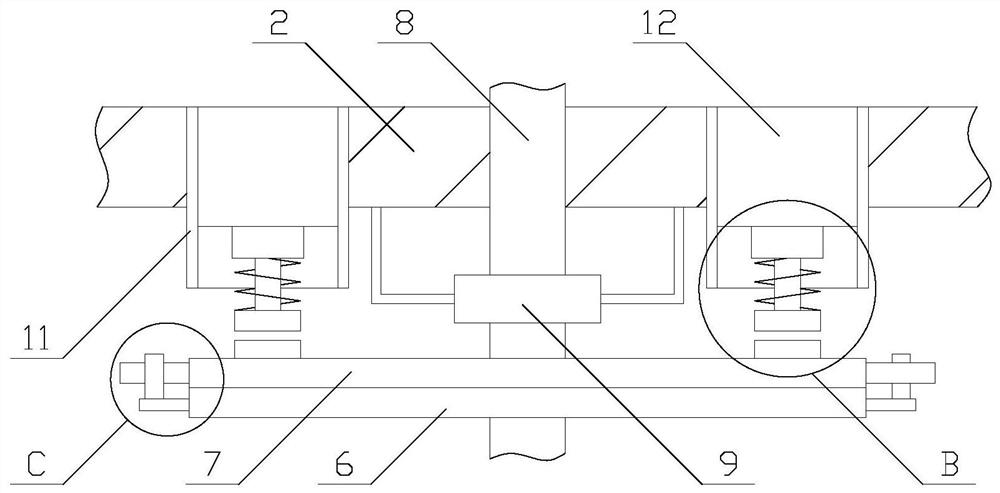 A high-efficiency crushing device conveniently used in small traditional Chinese medicine factories