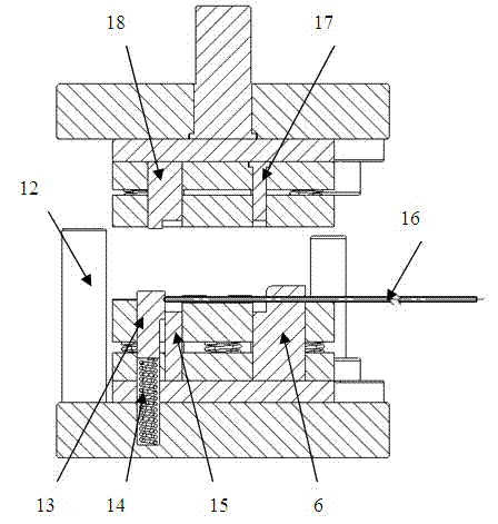 Assembly mold and assembly method for car fuel filler cap hinge