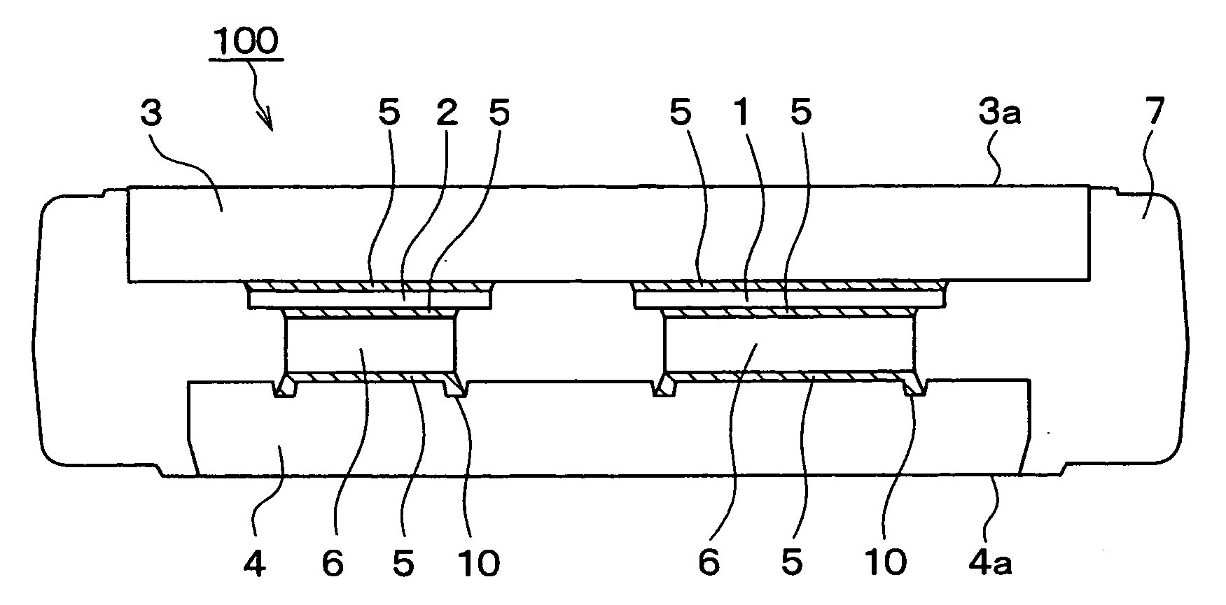 Semiconductor device having metallic plate with groove