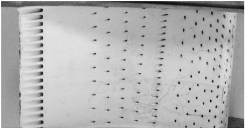 Pressurization alkali-boiling method for removing ceramic layer in thermal barrier coating