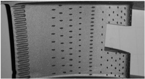 Pressurization alkali-boiling method for removing ceramic layer in thermal barrier coating