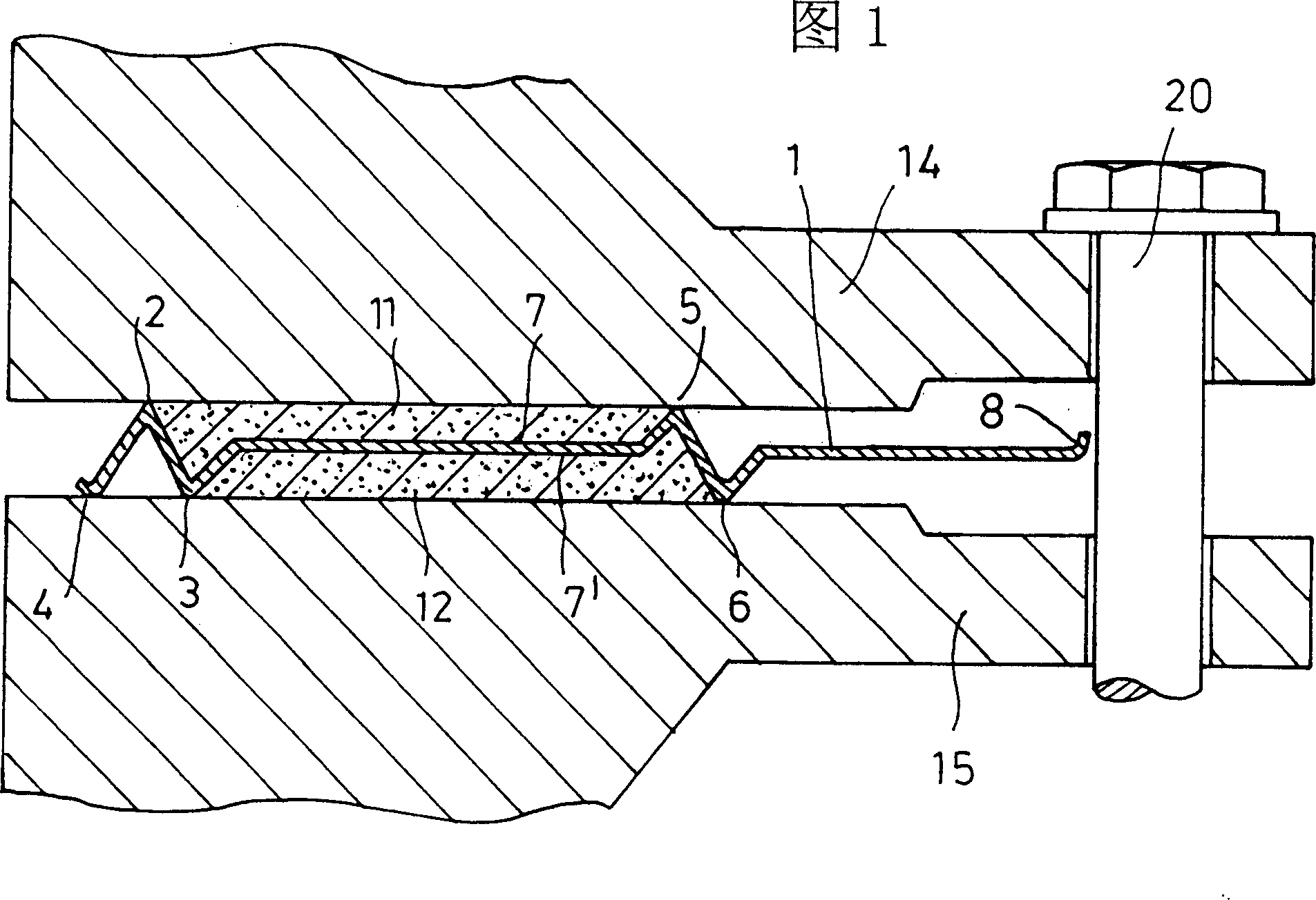 Stamped sealing arrangement for flat flanged joint
