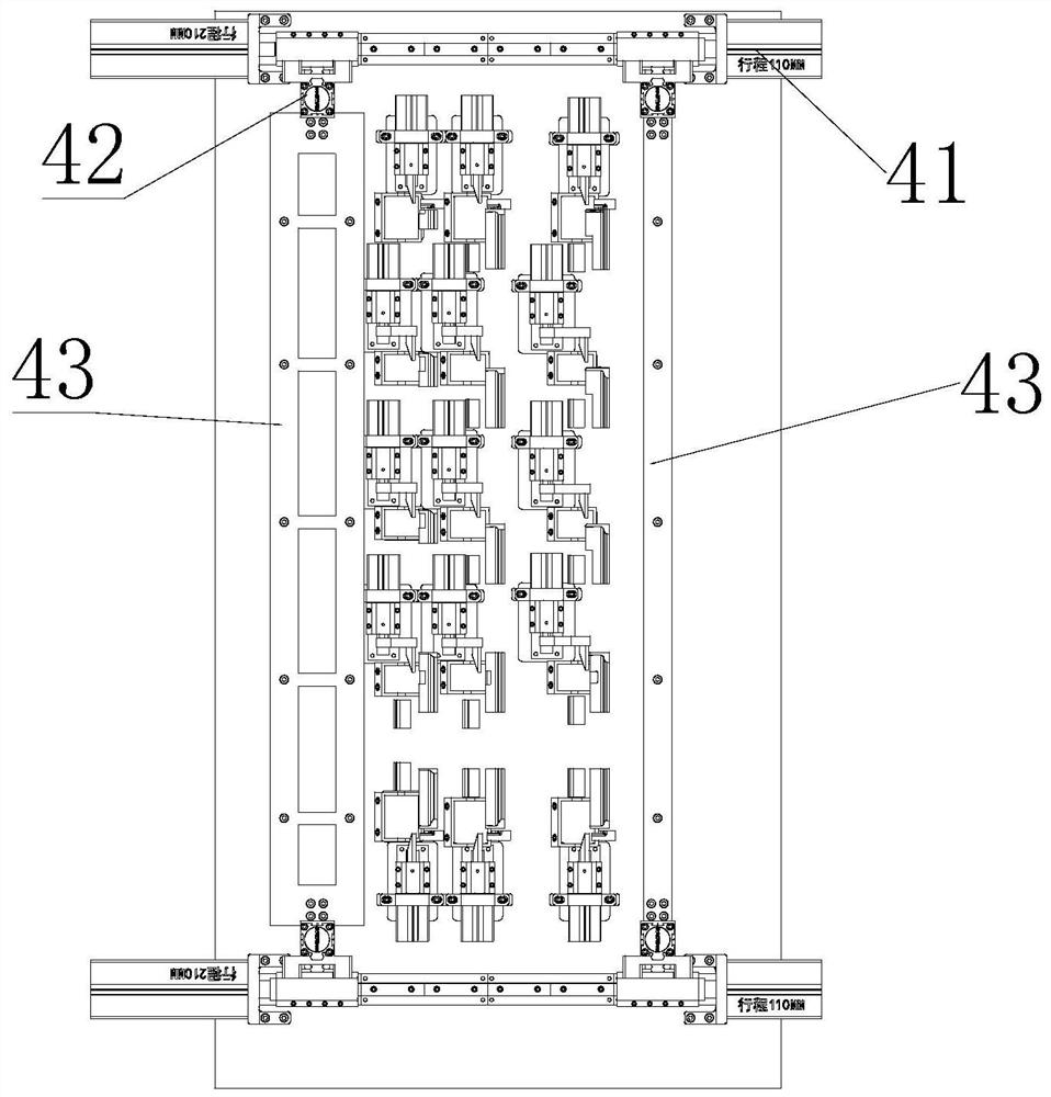 Injection molding sprue cutting device