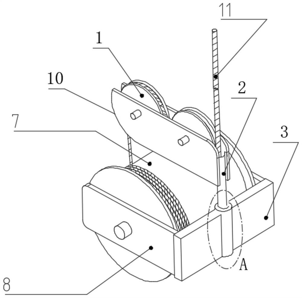 Pendulum type automatic rope arranging device