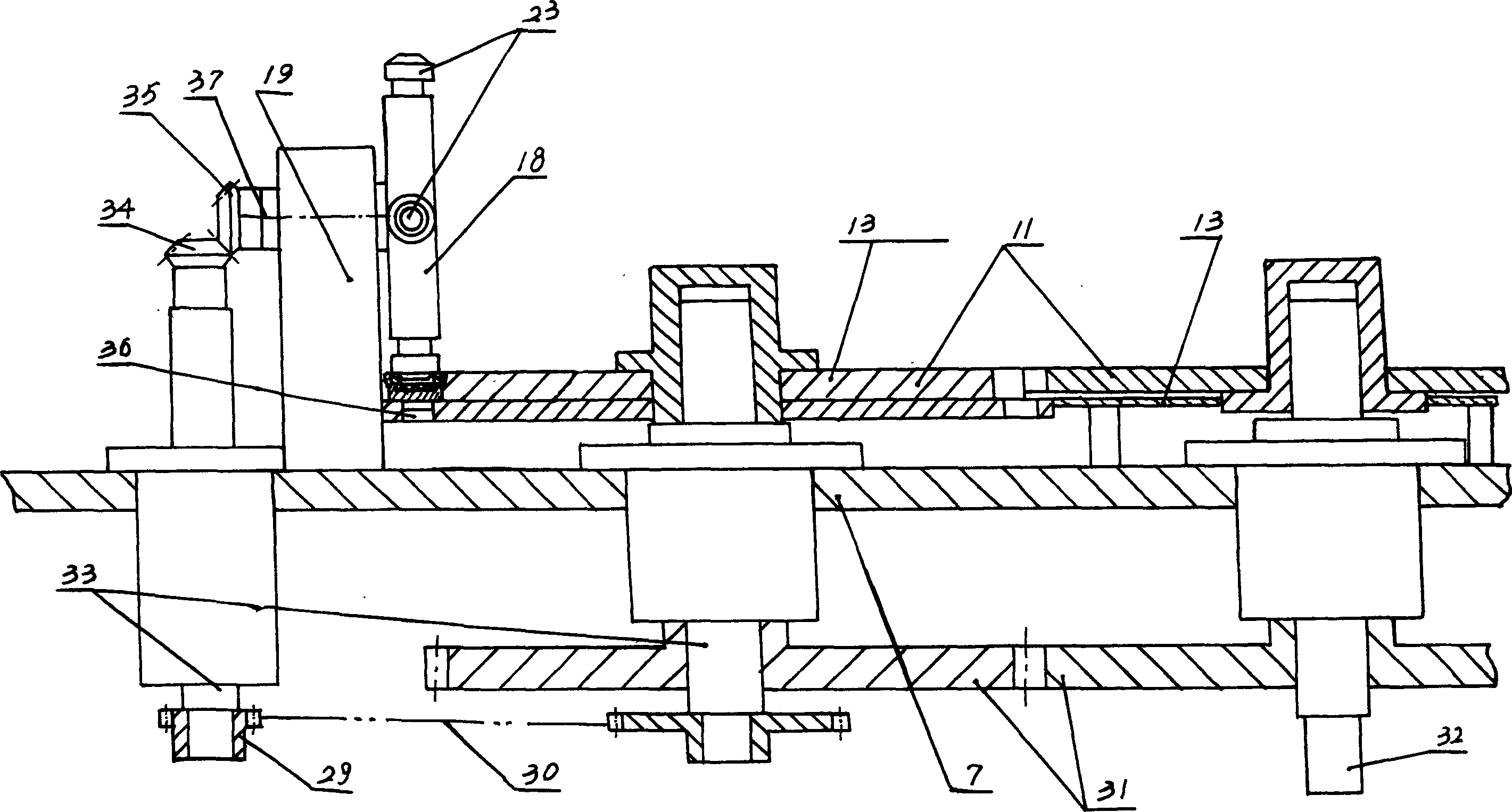 Automatic assembling machine for big fransfusion bottle cover