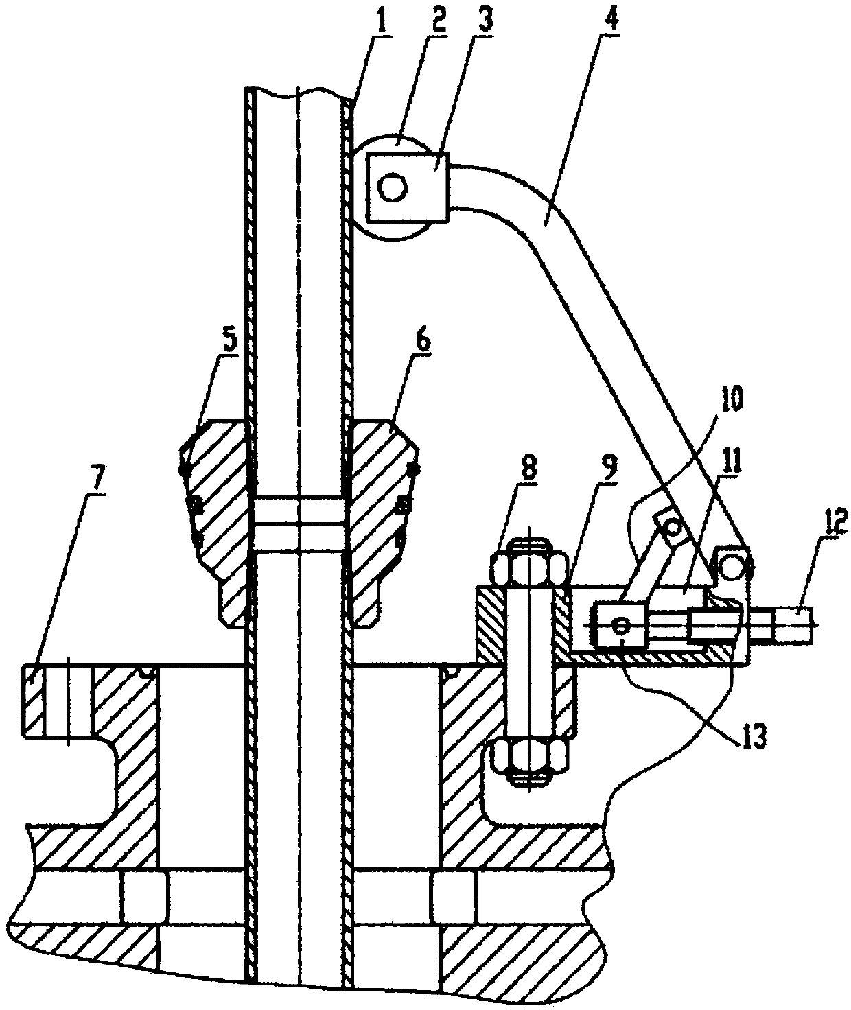 Centralizing and adjusting screw hinged connecting device