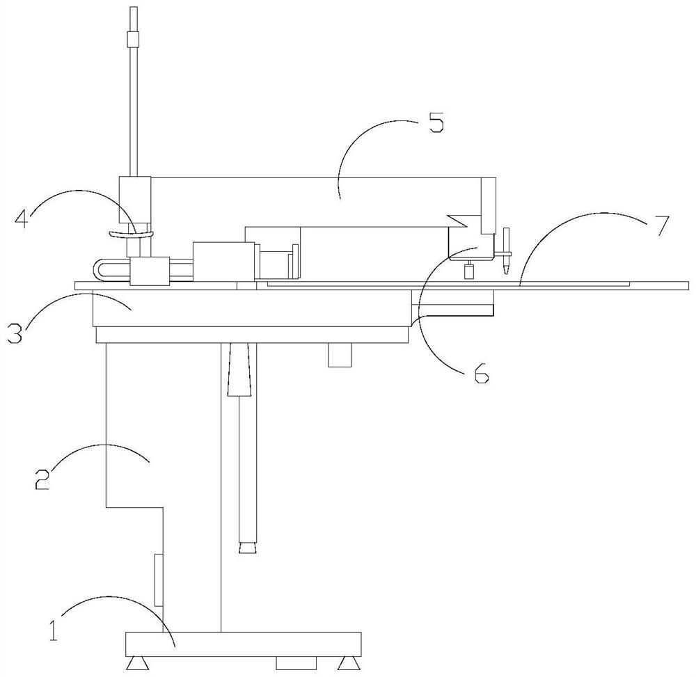 Sewing machine capable of automatically feeding cloth