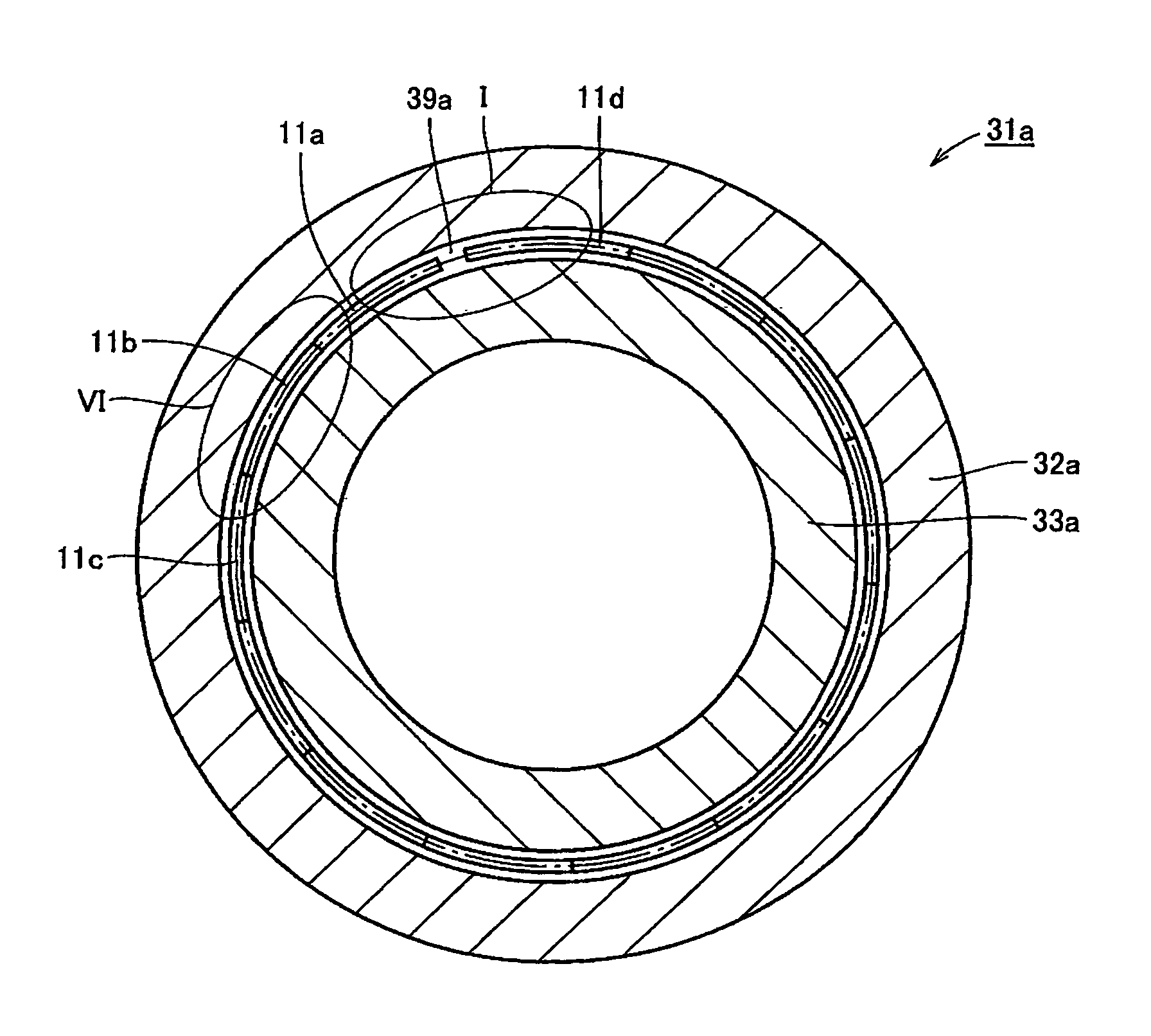 Roller bearing, retainer segment of roller bearing for supporting main shaft of wind-power generator, and main shaft support structure of wind-power generator