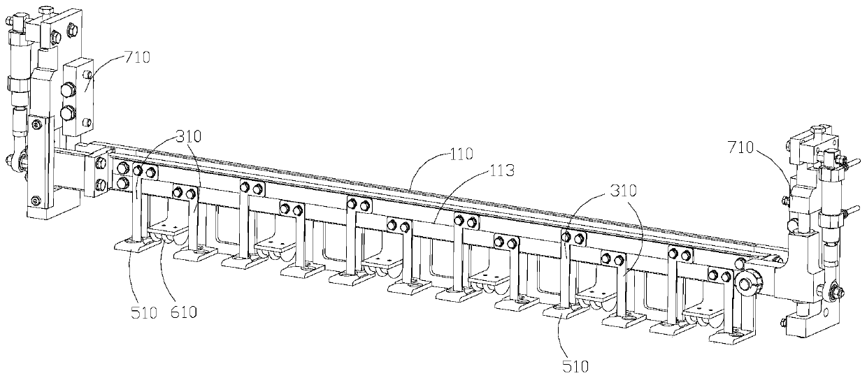 Pre-pressing device and method capable of preventing lugs of packaging ...