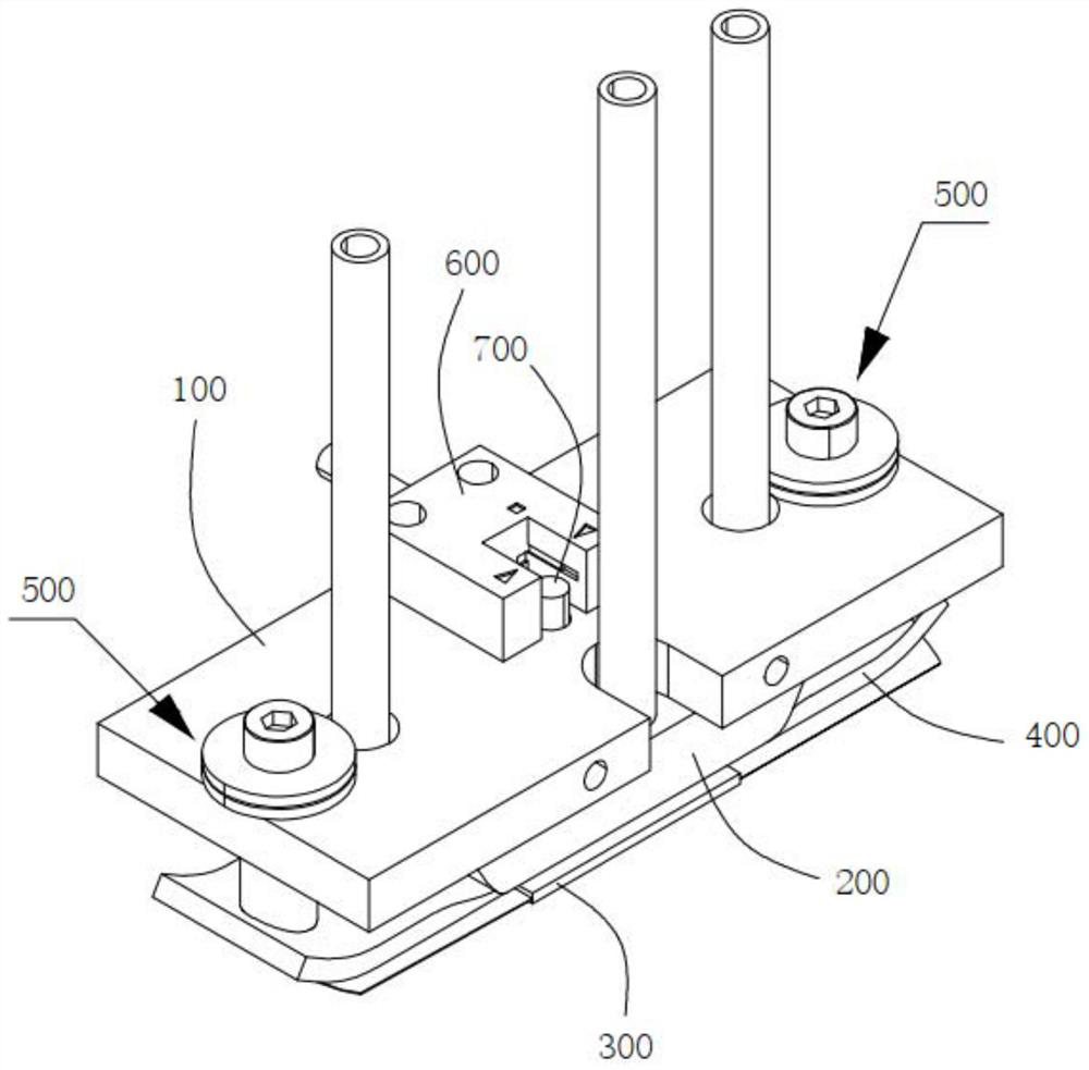 Pneumatic hemostasis pressing device and surgical robot