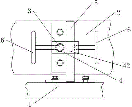 Baffle adjusting device of conveyor