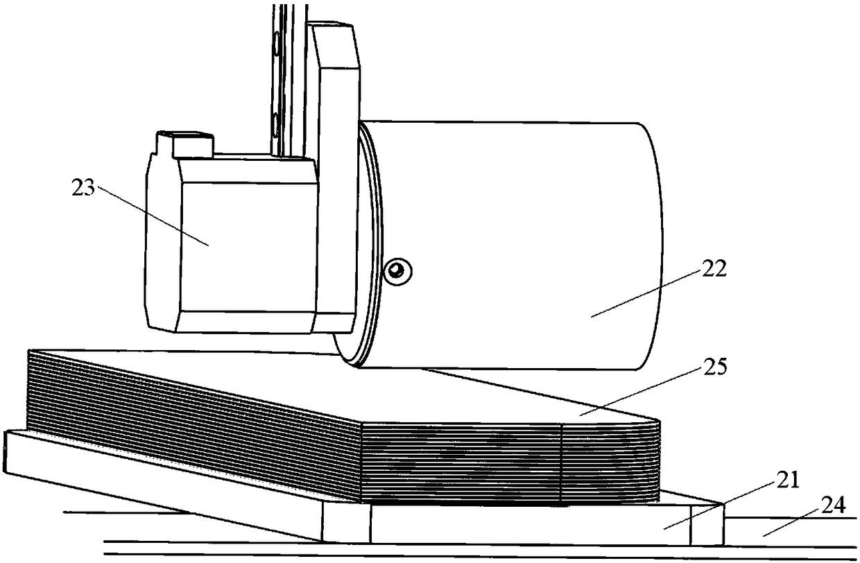 Method for improving stability of cloth separation by friction wheel, and cloth separating device