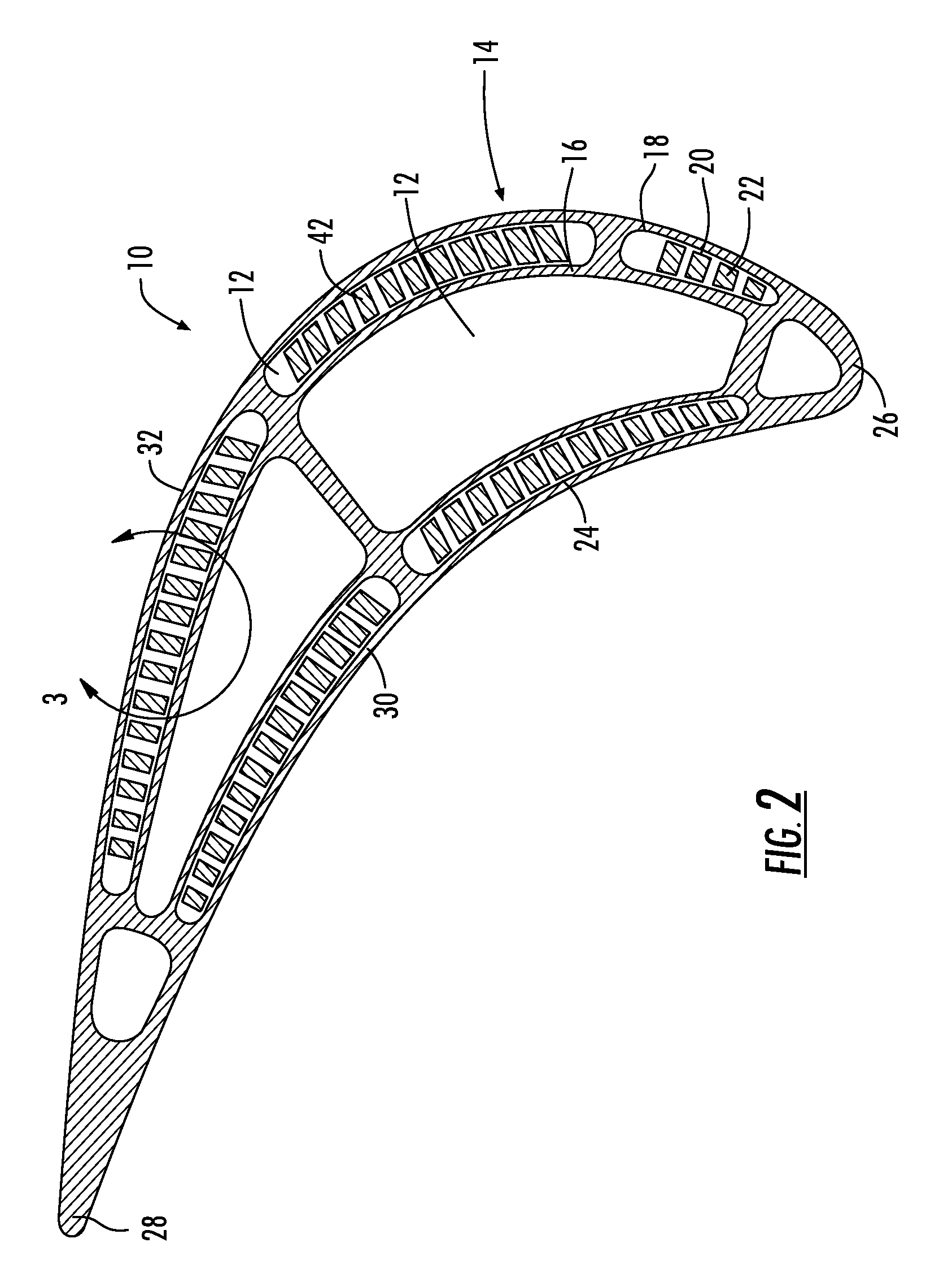 Turbine airfoil with a compliant outer wall