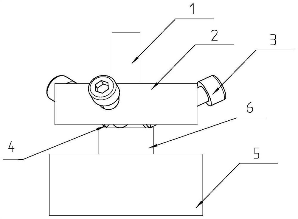 Roller type bearing spinning mouth closing device and using method thereof