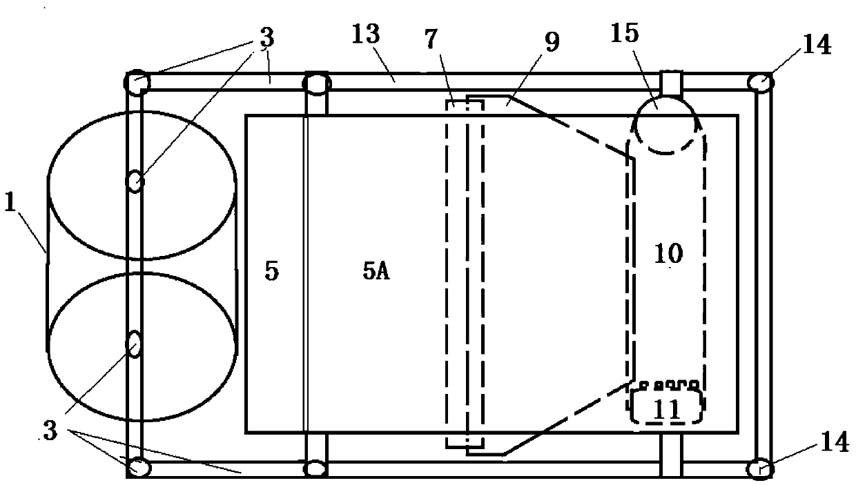 Stratified water chestnut digging machine with saw structure