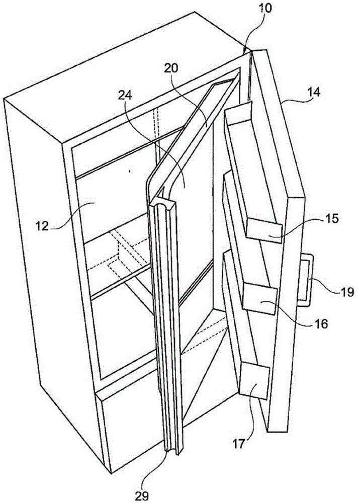 Refrigeration appliance with intermediate door for reduced temperature compensation