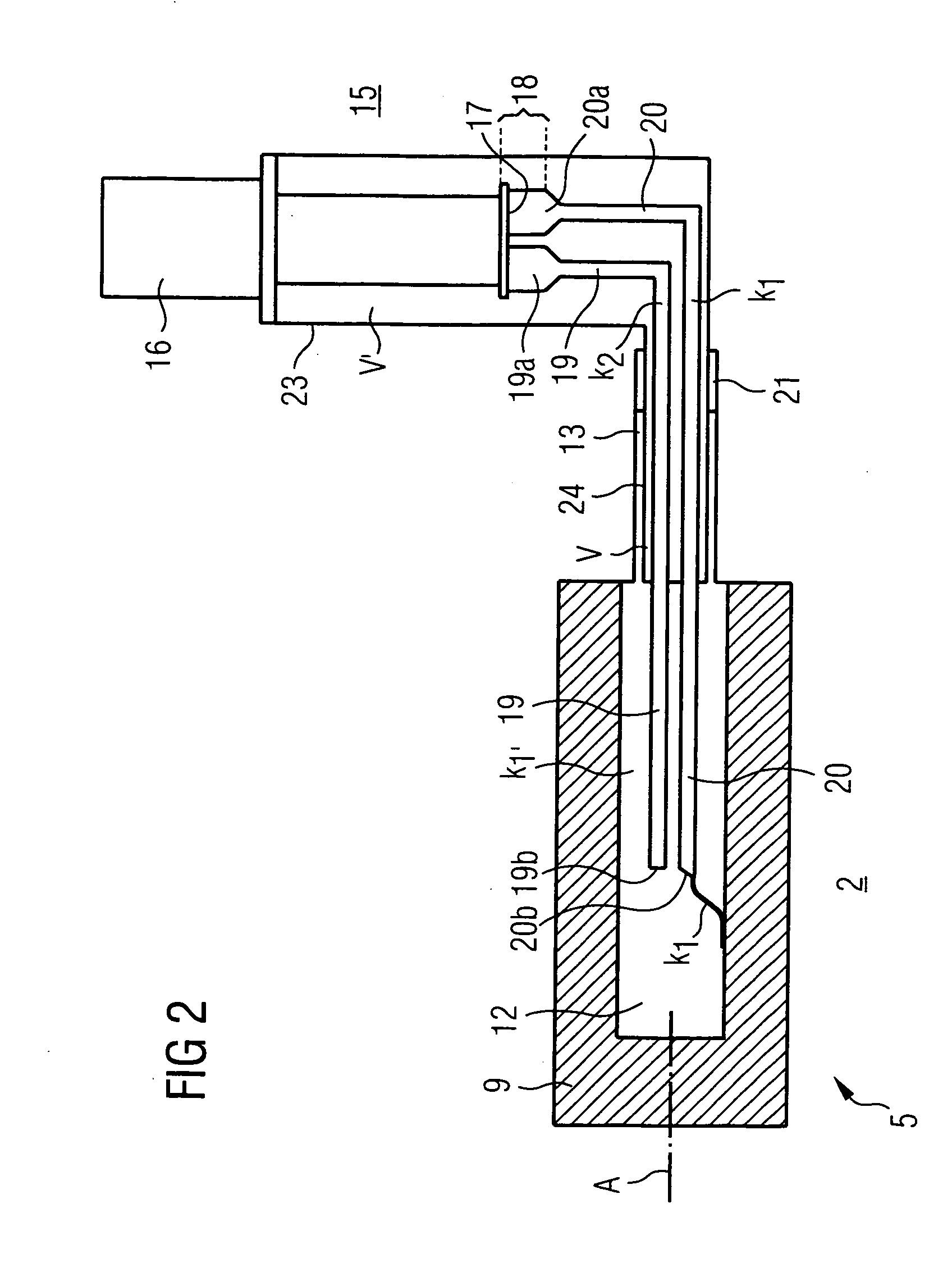 Superconductive device comprising a refrigeration unit, equipped with a refrigeration head that is thermally coupled to a rotating superconductive winding