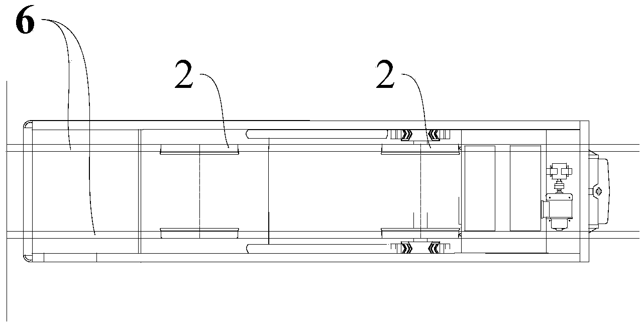 Electric locomotive derailment detection device and electric locomotive with same