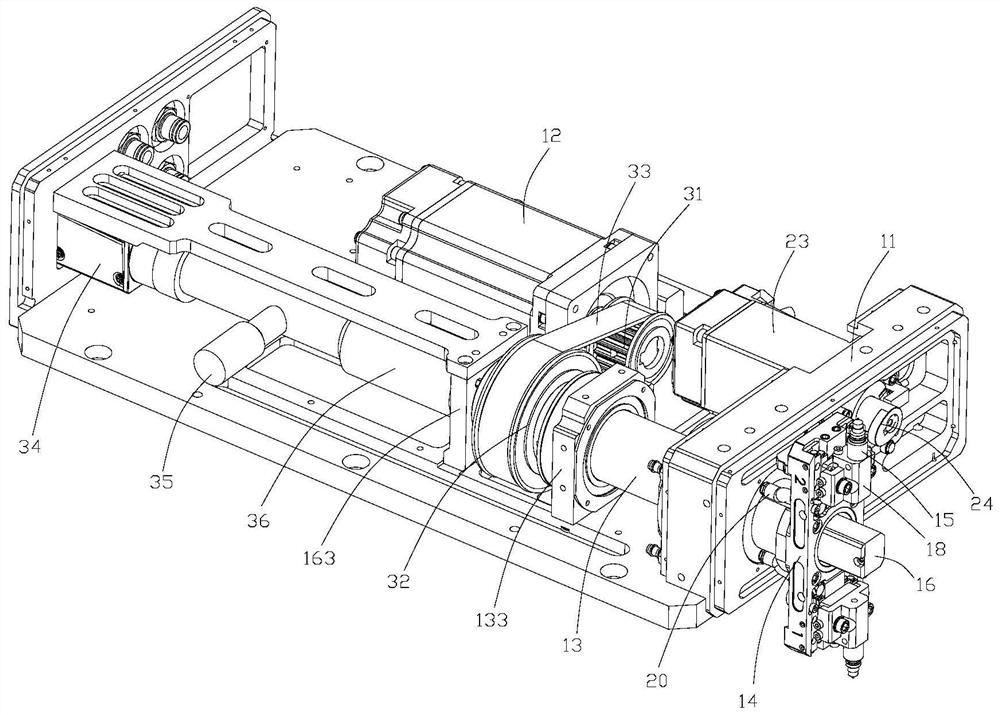 Chip suction method and double-suction-head chip suction device