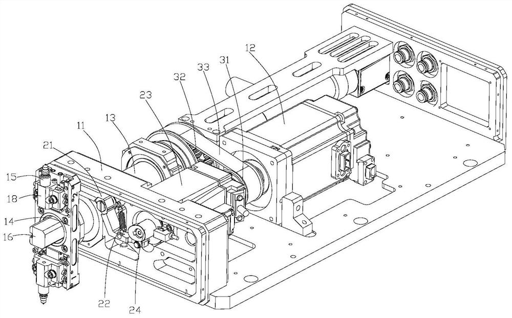 Chip suction method and double-suction-head chip suction device