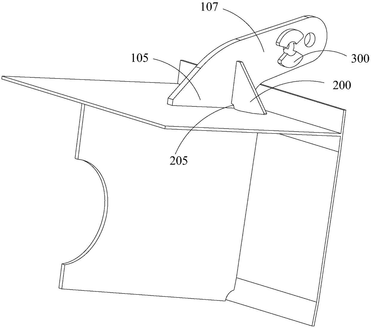 Tension device with welding-free anti-tilting toggle plate for ship launching