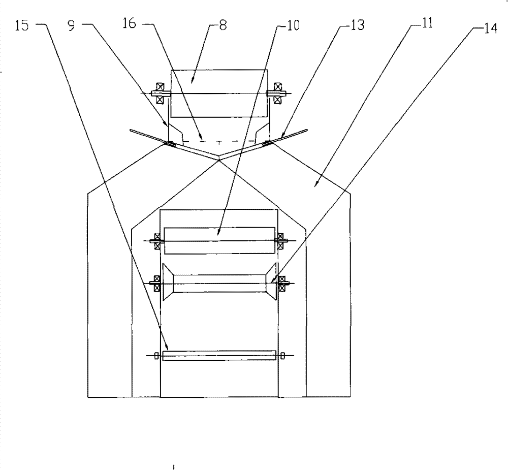 Bottom-top throwing multi-point discharging belt conveyor