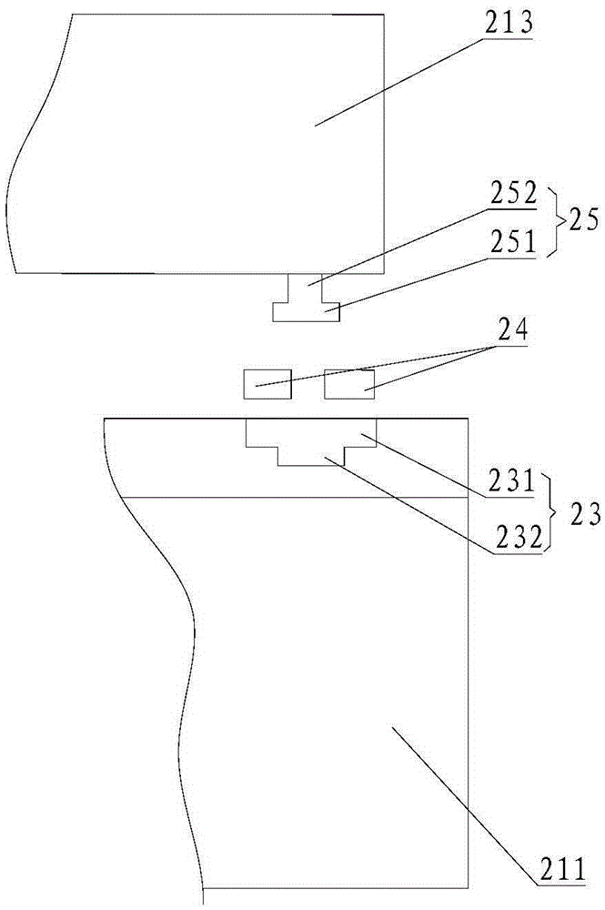 Boom forming device and boom forming method