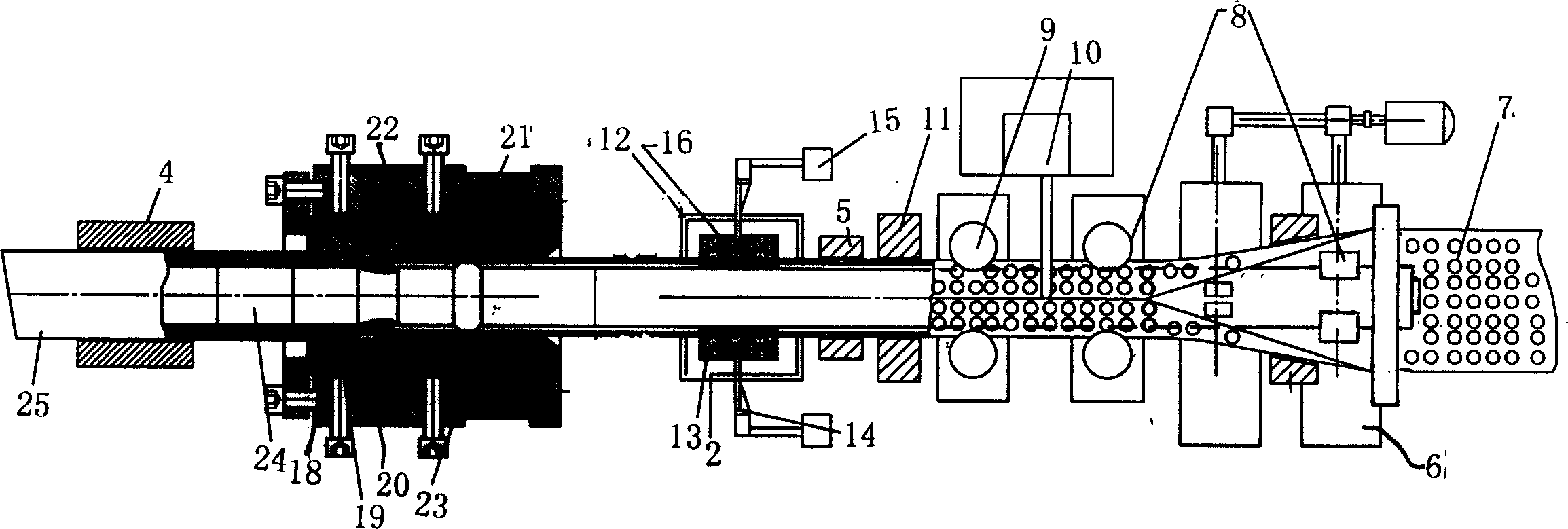 Continuous production device of steel plastic composite pipe having holed steel skeleton surface coated with binder