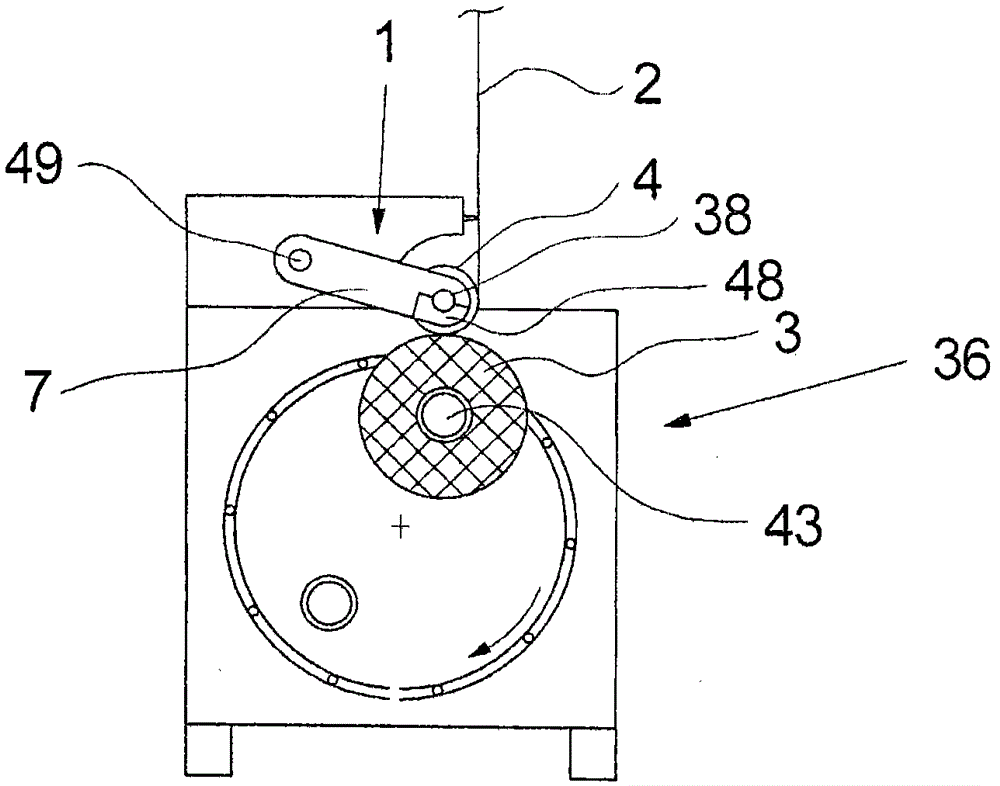 Device for pressing the yarn onto the bobbin