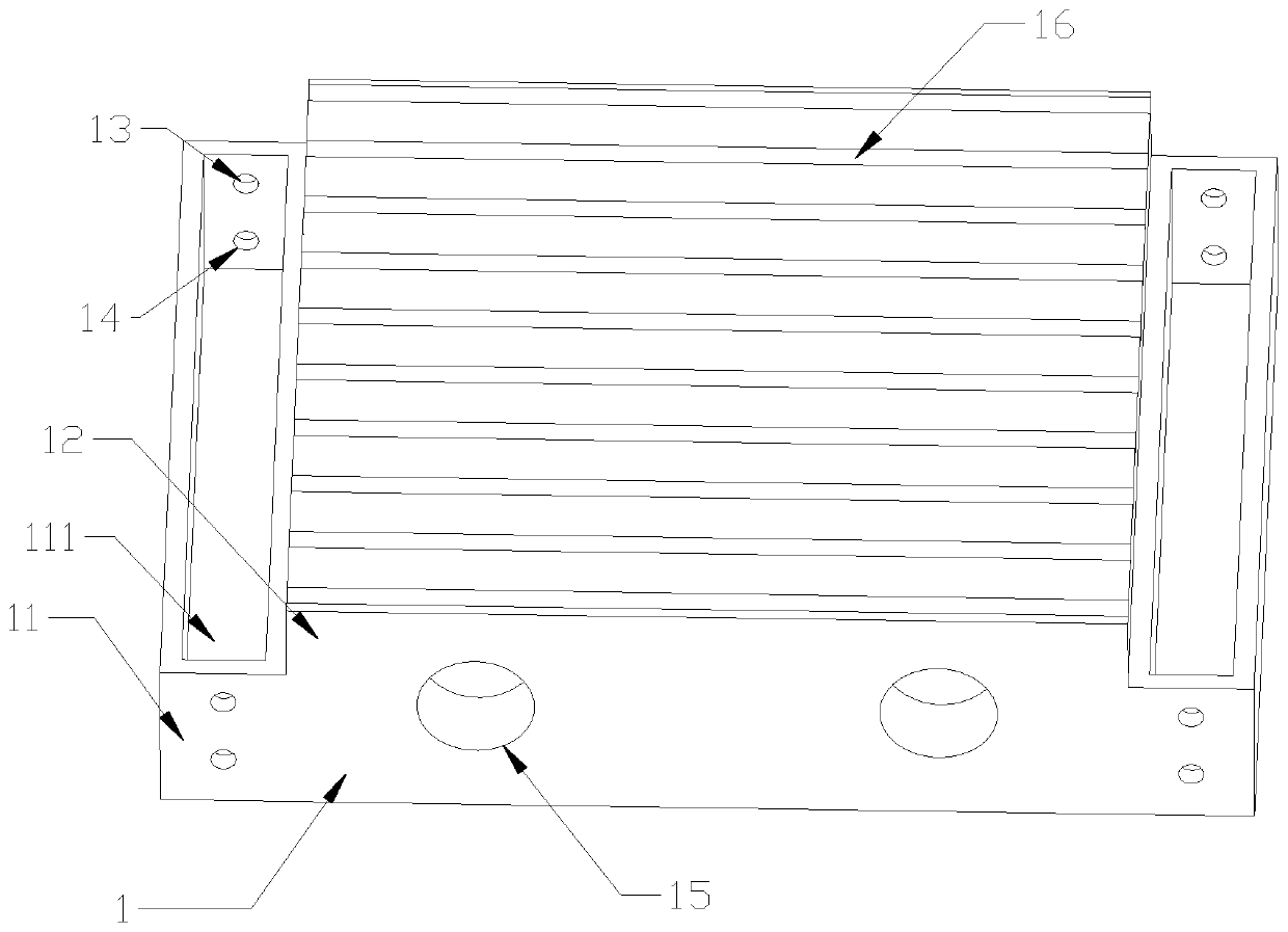 Automatic clamping device for EPP foam plate cutting