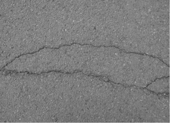 A sub-pixel detection method for structural cracks