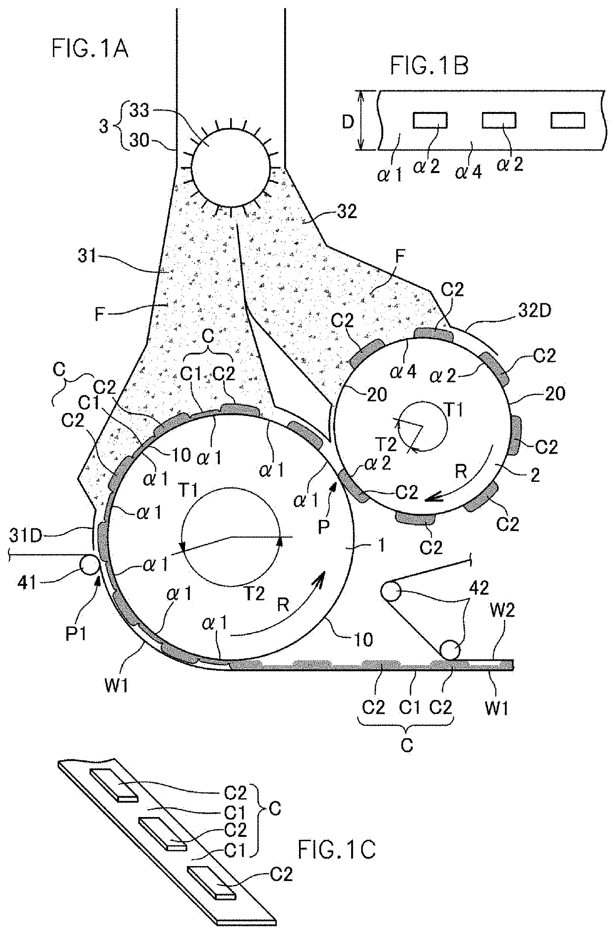 Apparatus and method for manufacturing absorbent core used in disposable wearable article