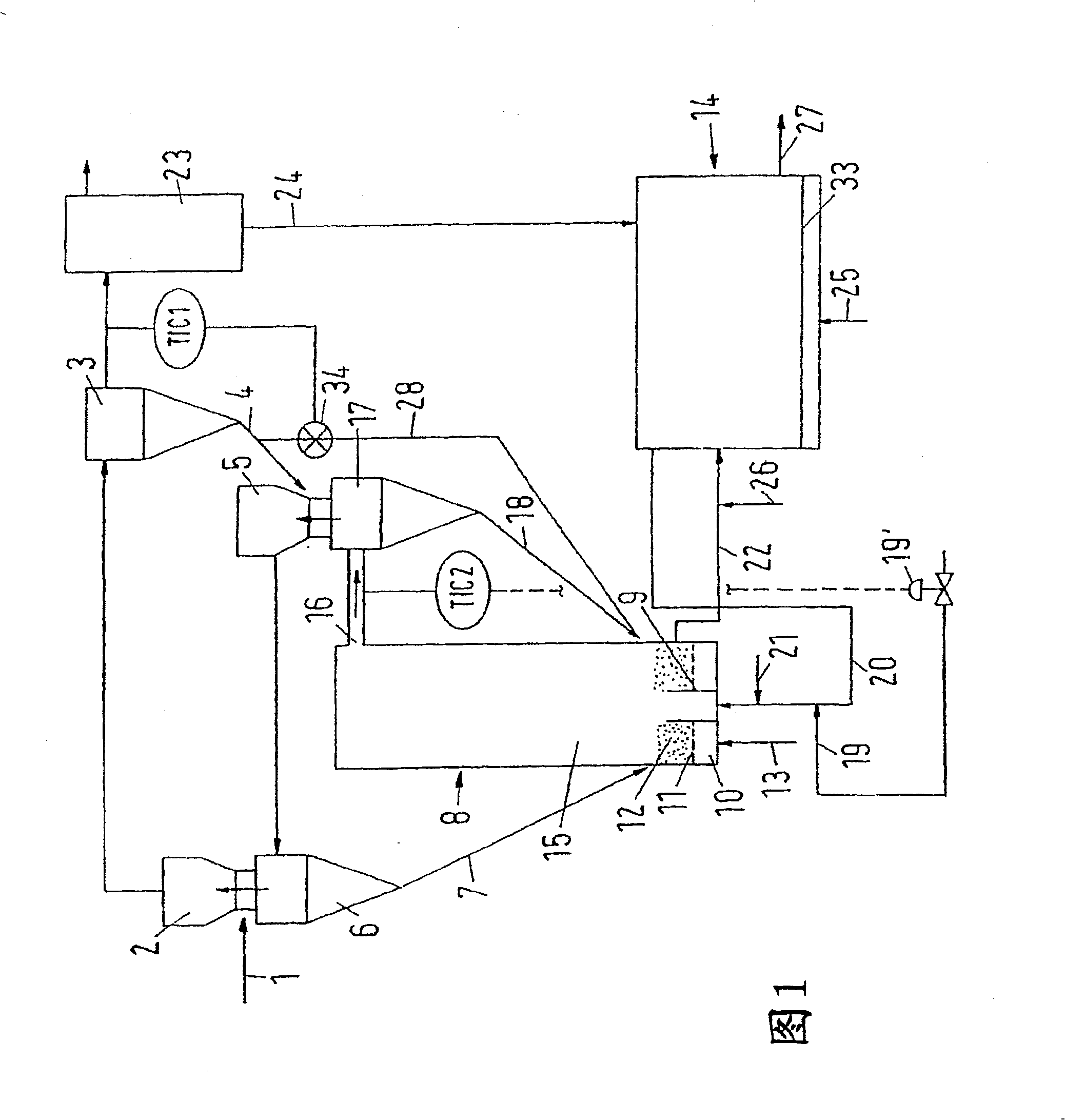 Method and plant for the heat treatment of solids containing iron oxide using a fluidized bed reactor