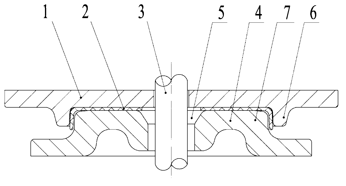 Anti-sedimentation center plate structure for railway vehicles