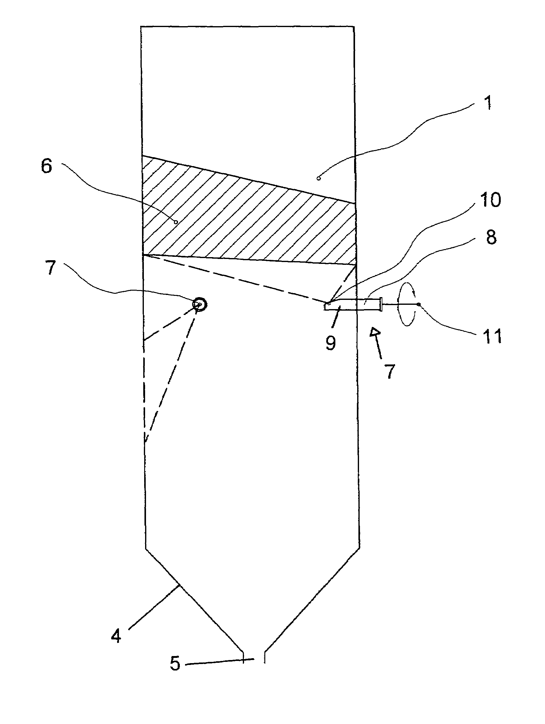 Method and apparatus for monitoring the formation of deposits in furnaces